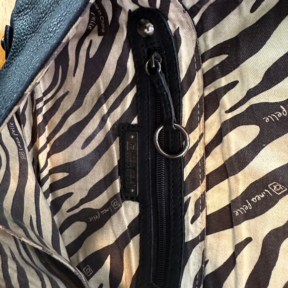 Linea Pelle Black Leather Crossbody Bag - Picture 5 of 9